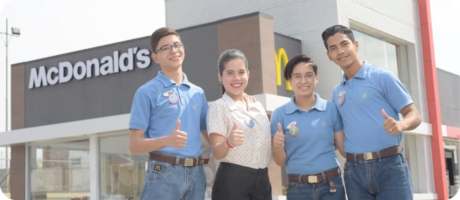 Cliente en un local de McDonald's de Arcos Dorados