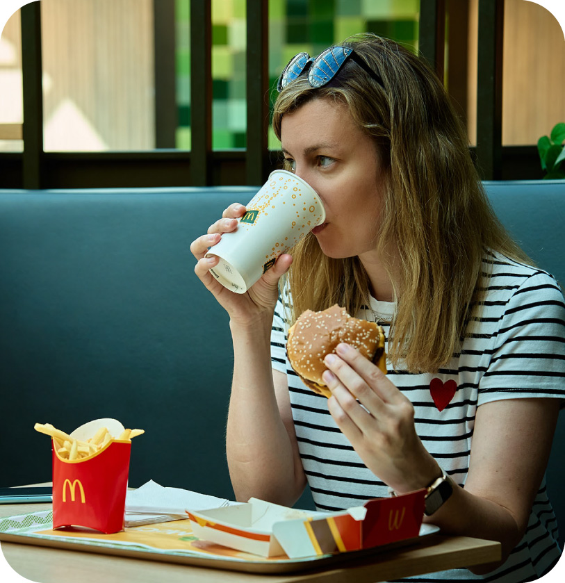 Fachada de un restaurante McDonald's de Arcos Dorados