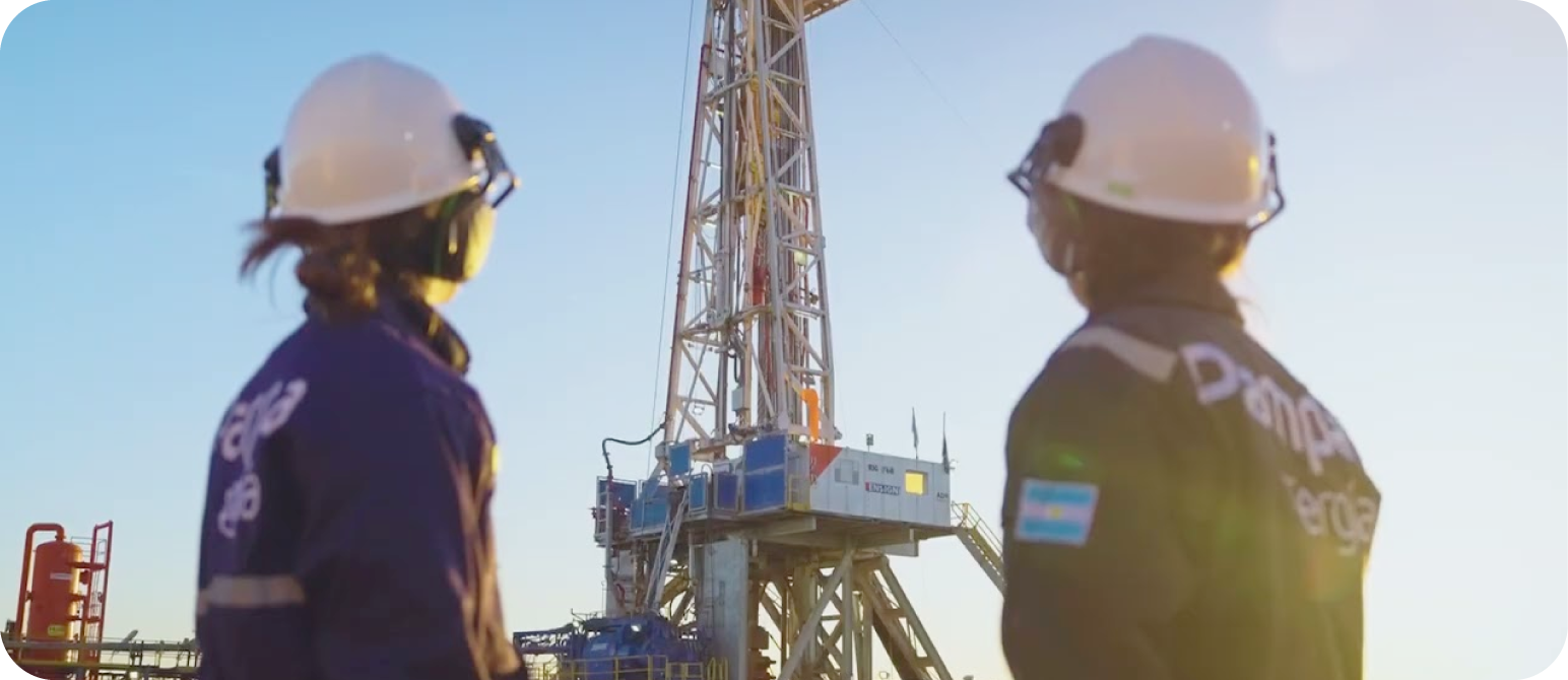 Equipo de Pampa Energía trabajando con modelos de datos
